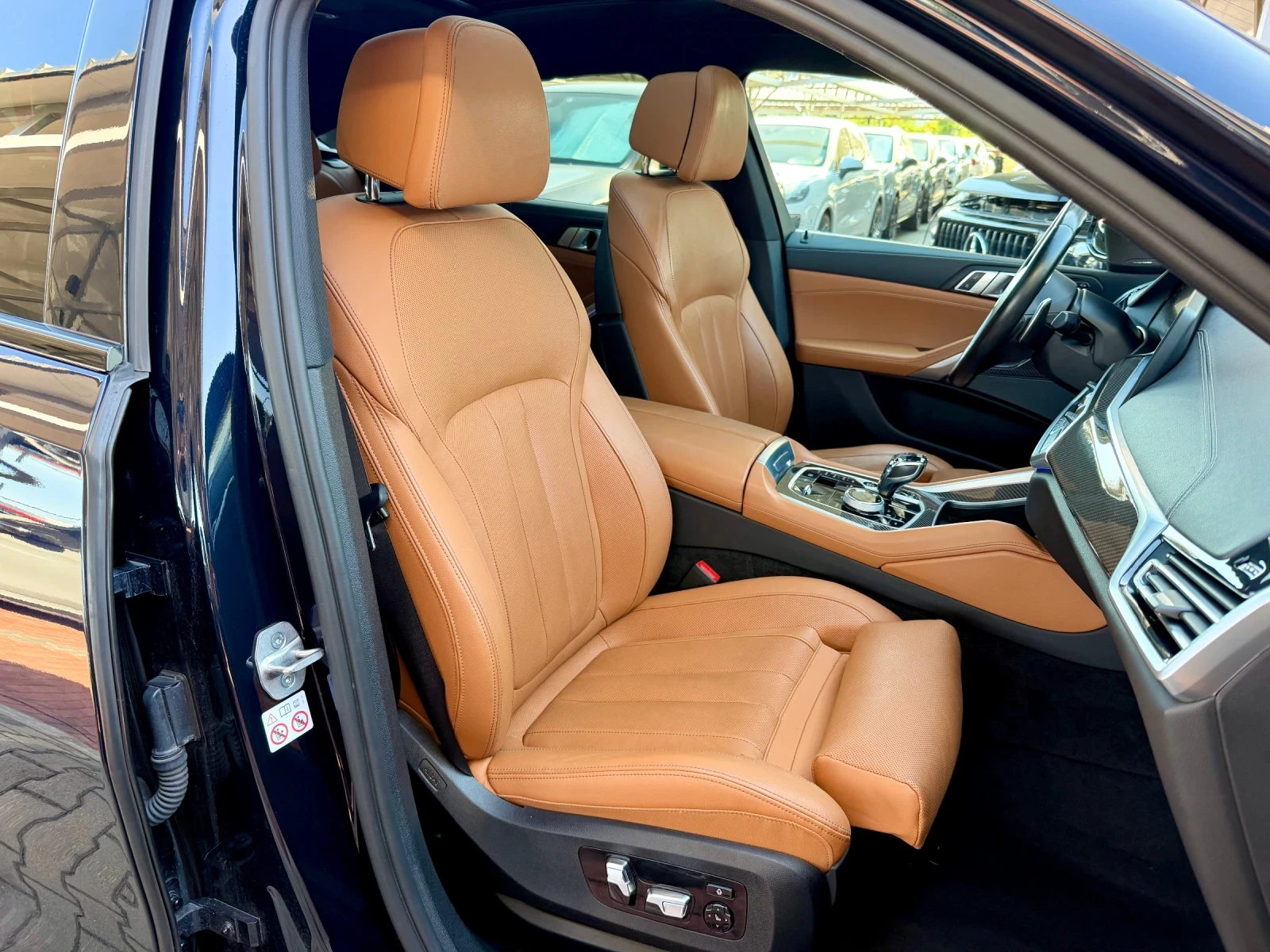 BMW X6 4.0d#LASER#MAGICSKY#ОБДУХ#CARBON#AIRMAT, снимка 12 - Автомобили и джипове - 55494724