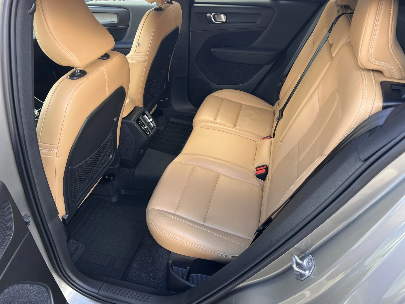 Volvo XC40 INSCRIPTION/2.0D4/190k.c./AT8/4х4, снимка 10 - Автомобили и джипове - 55824122