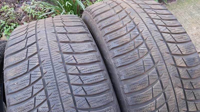 Гуми Зимни 245/45R18, снимка 3 - Гуми и джанти - 27512333