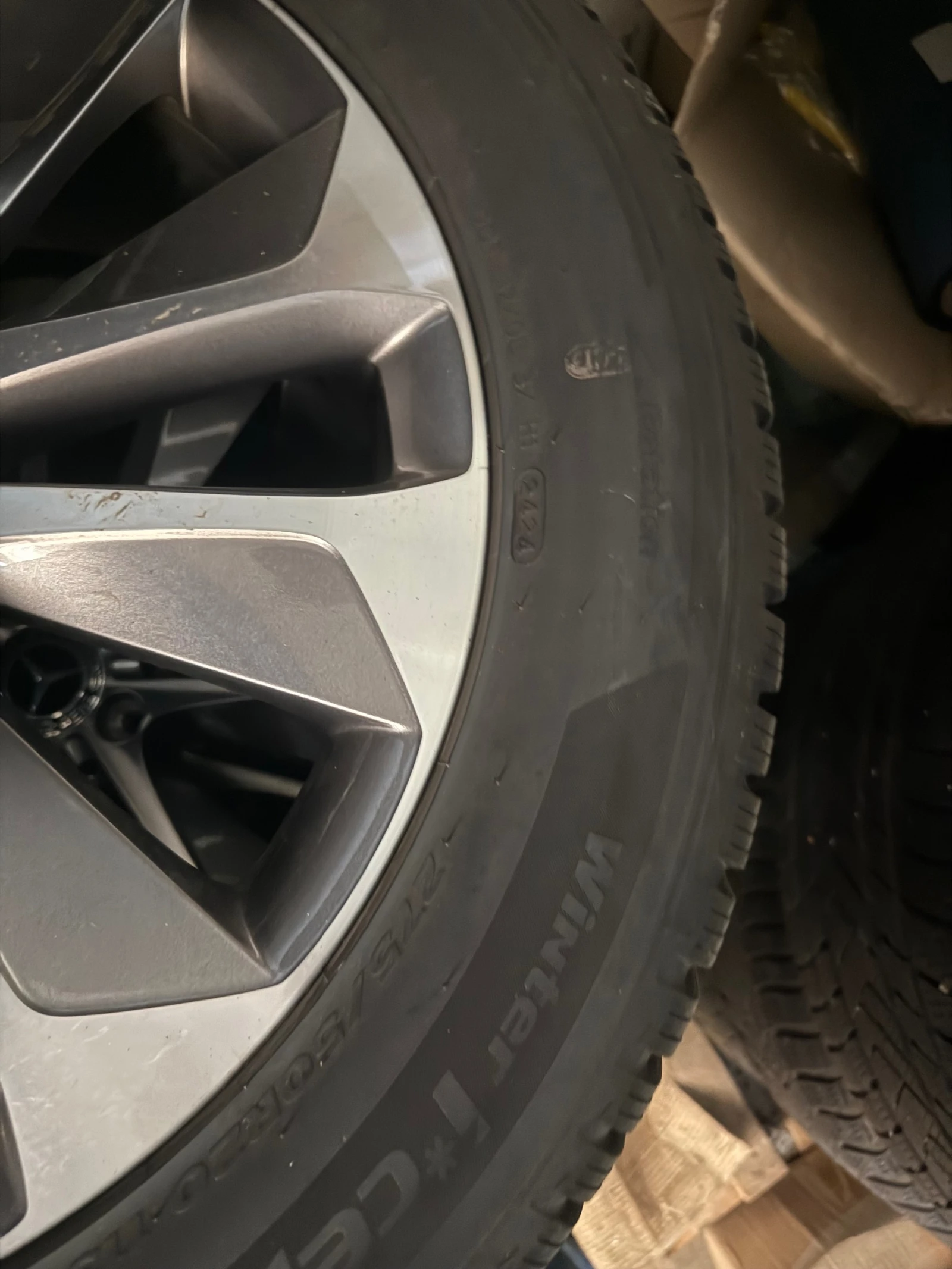 Гуми с джанти Hankook 275/50R20, снимка 2 - Гуми и джанти - 54692317