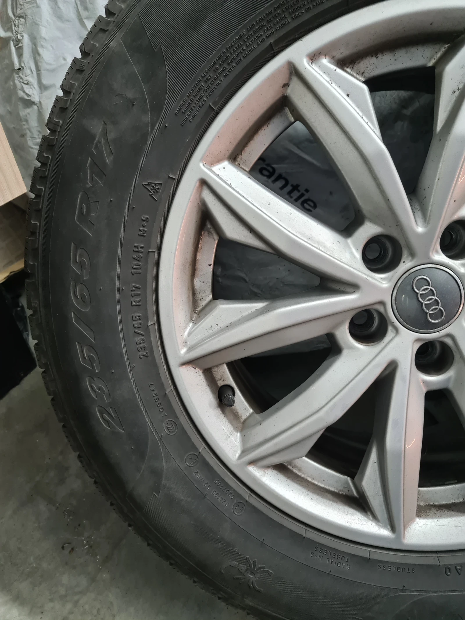 Гуми с джанти Pirelli 235/65R17, снимка 3 - Гуми и джанти - 56154453