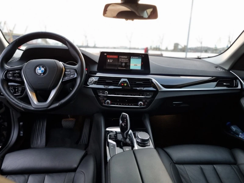 BMW 540 i ПРОМО ЦЕНА до 13.10, снимка 10 - Автомобили и джипове - 47058592