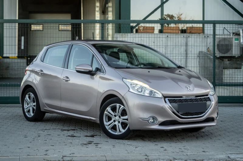 Peugeot 208 УНИКАТ!!! Перфектно , снимка 3 - Автомобили и джипове - 48117288