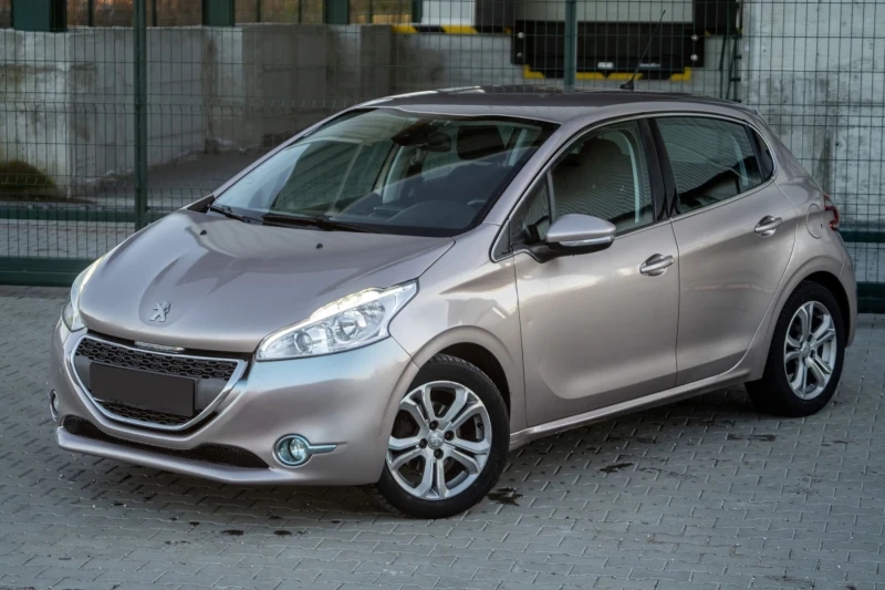 Peugeot 208 УНИКАТ!!! Перфектно , снимка 1 - Автомобили и джипове - 48117288