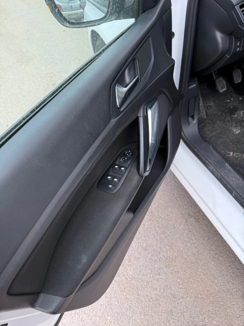 Peugeot 308 1.6 HDI NAVI LED EURO 5, снимка 10 - Автомобили и джипове - 52384415