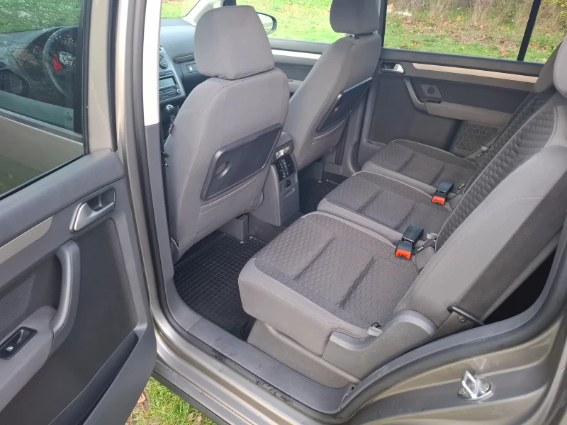 VW Touran 1.9TDi Facelift, снимка 9 - Автомобили и джипове - 52567574