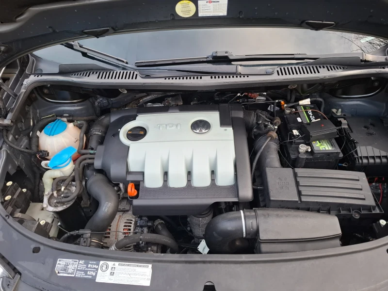 VW Touran 1.9TDi Facelift, снимка 13 - Автомобили и джипове - 52567574