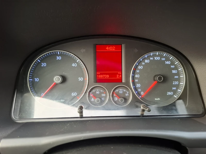 VW Touran 1.9TDi Facelift, снимка 16 - Автомобили и джипове - 52567574