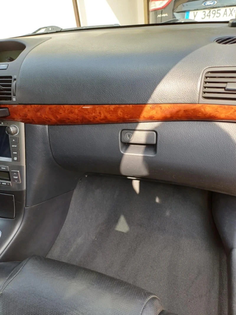 Toyota Avensis, снимка 5 - Автомобили и джипове - 52846615