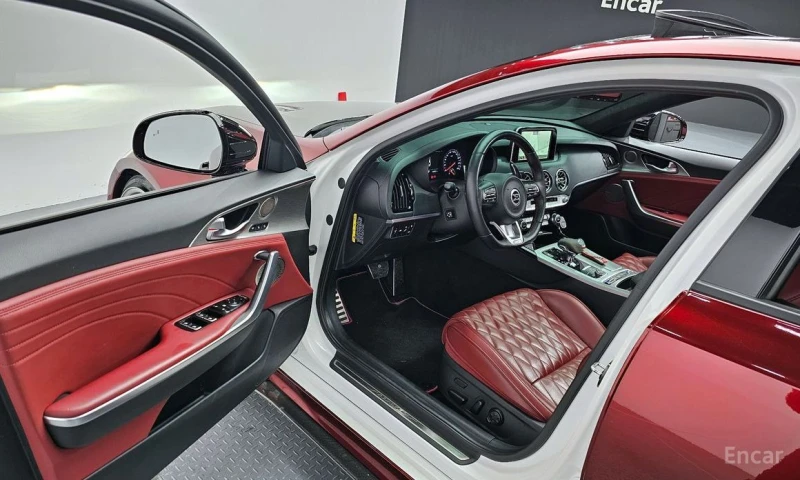 Kia Stinger, снимка 11 - Автомобили и джипове - 53305045