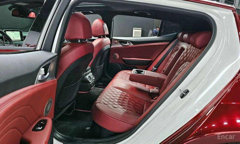 Kia Stinger, снимка 12 - Автомобили и джипове - 53305045