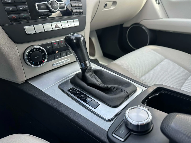 Mercedes-Benz C 220, снимка 12 - Автомобили и джипове - 53533304