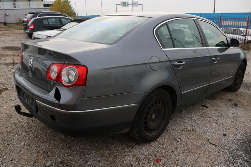 VW Passat 1.6 FSI, снимка 5 - Автомобили и джипове - 34726285