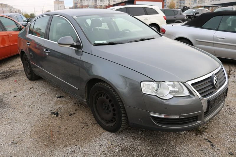 VW Passat 1.6 FSI, снимка 3 - Автомобили и джипове - 34726285