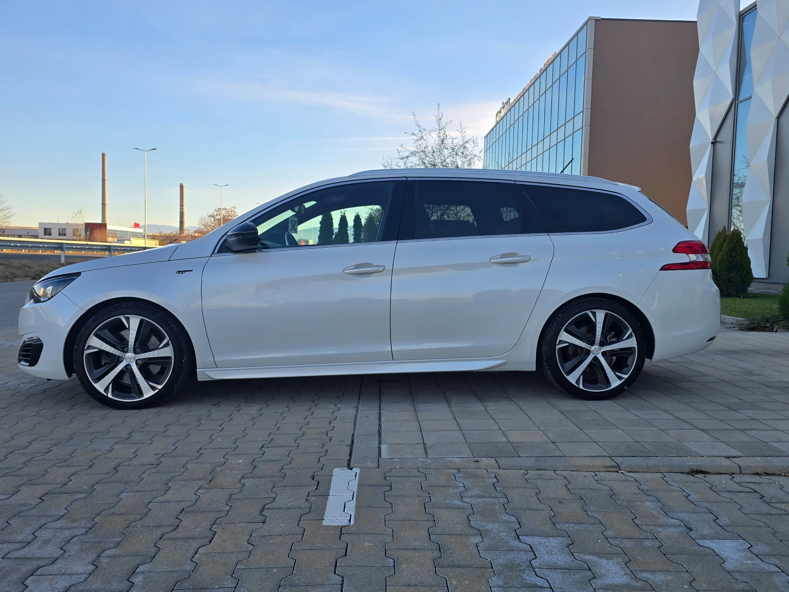 Peugeot 308 2.0 BLUEHDI GT 181 FULL LED КАМЕРА НАВИ ПАНОРАМА ! - изображение 8