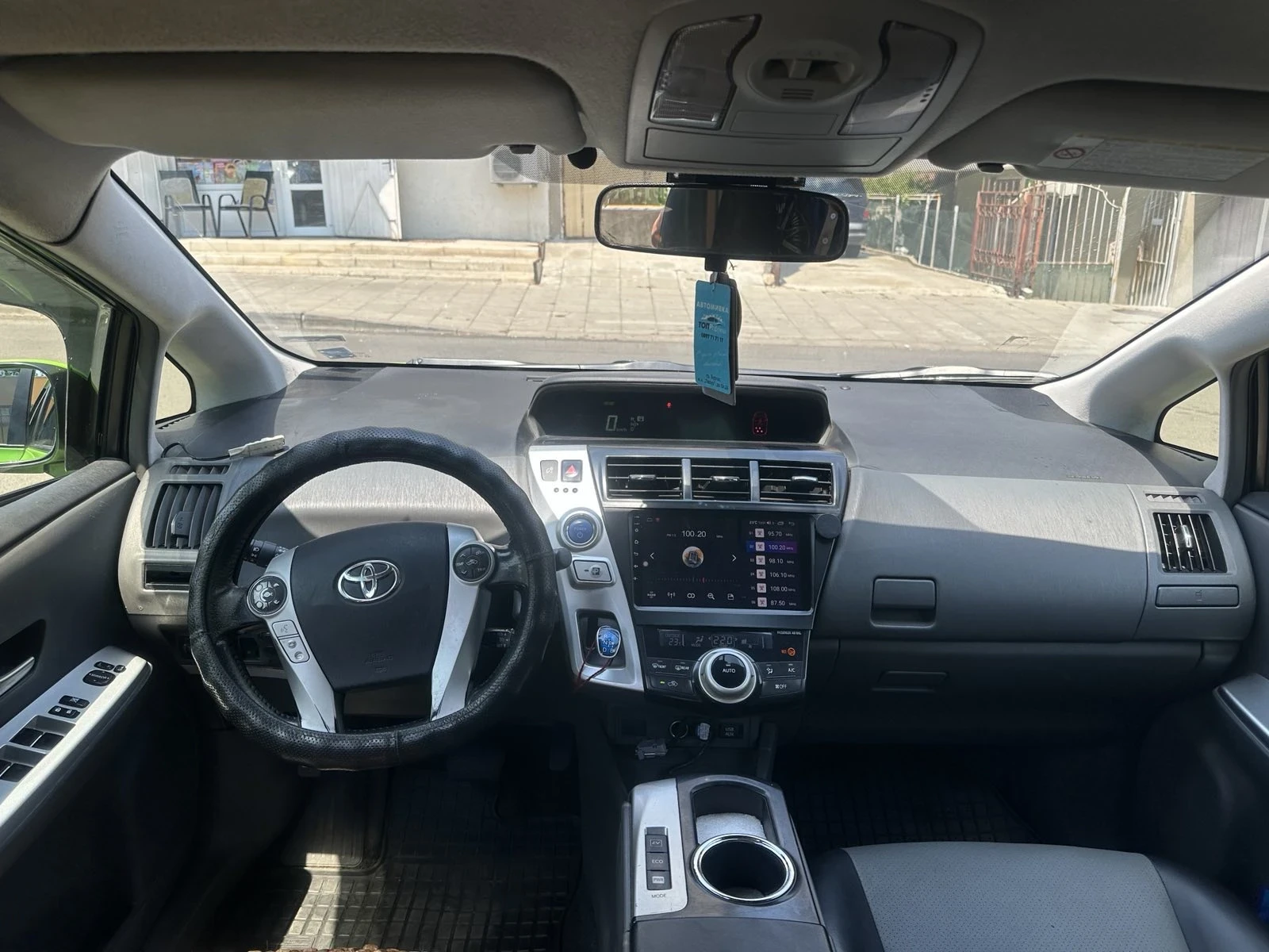 Toyota Prius Plus - изображение 6