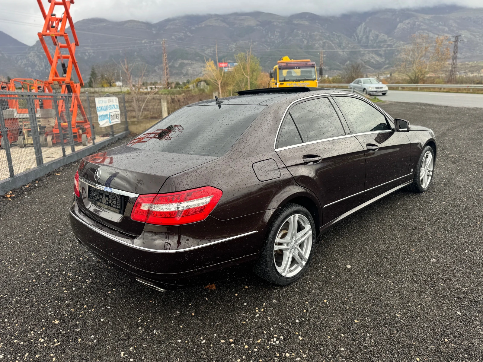 Mercedes-Benz E 500 550 V8 388к.с  - изображение 7