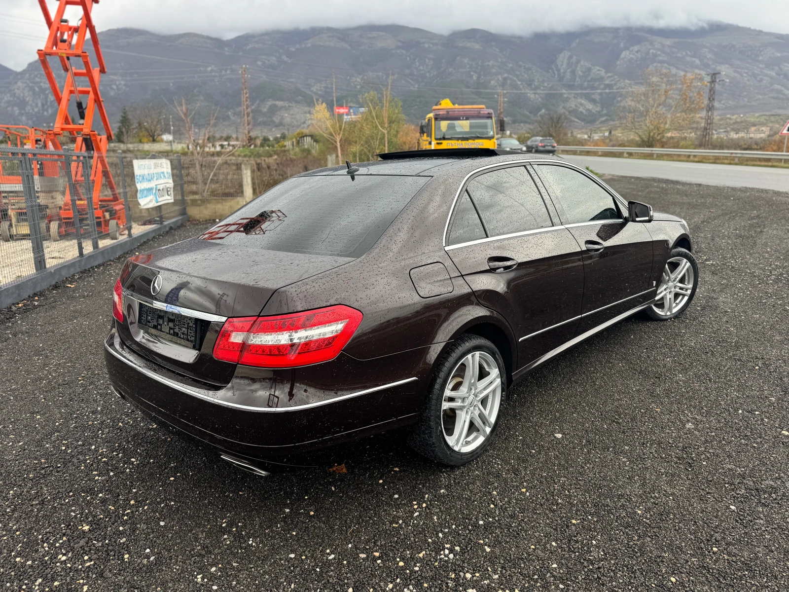 Mercedes-Benz E 500 550 V8 388к.с  - изображение 2
