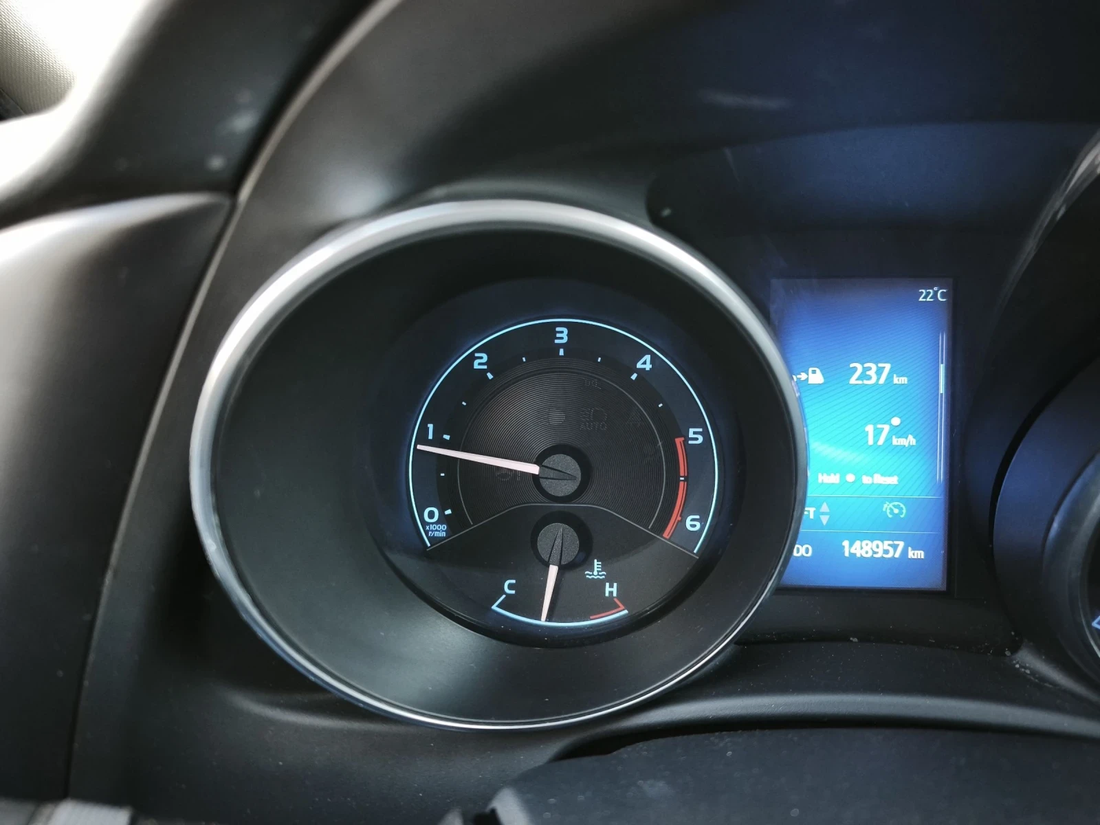 Toyota Auris 1.6 d4d, снимка 9 - Автомобили и джипове - 54230315