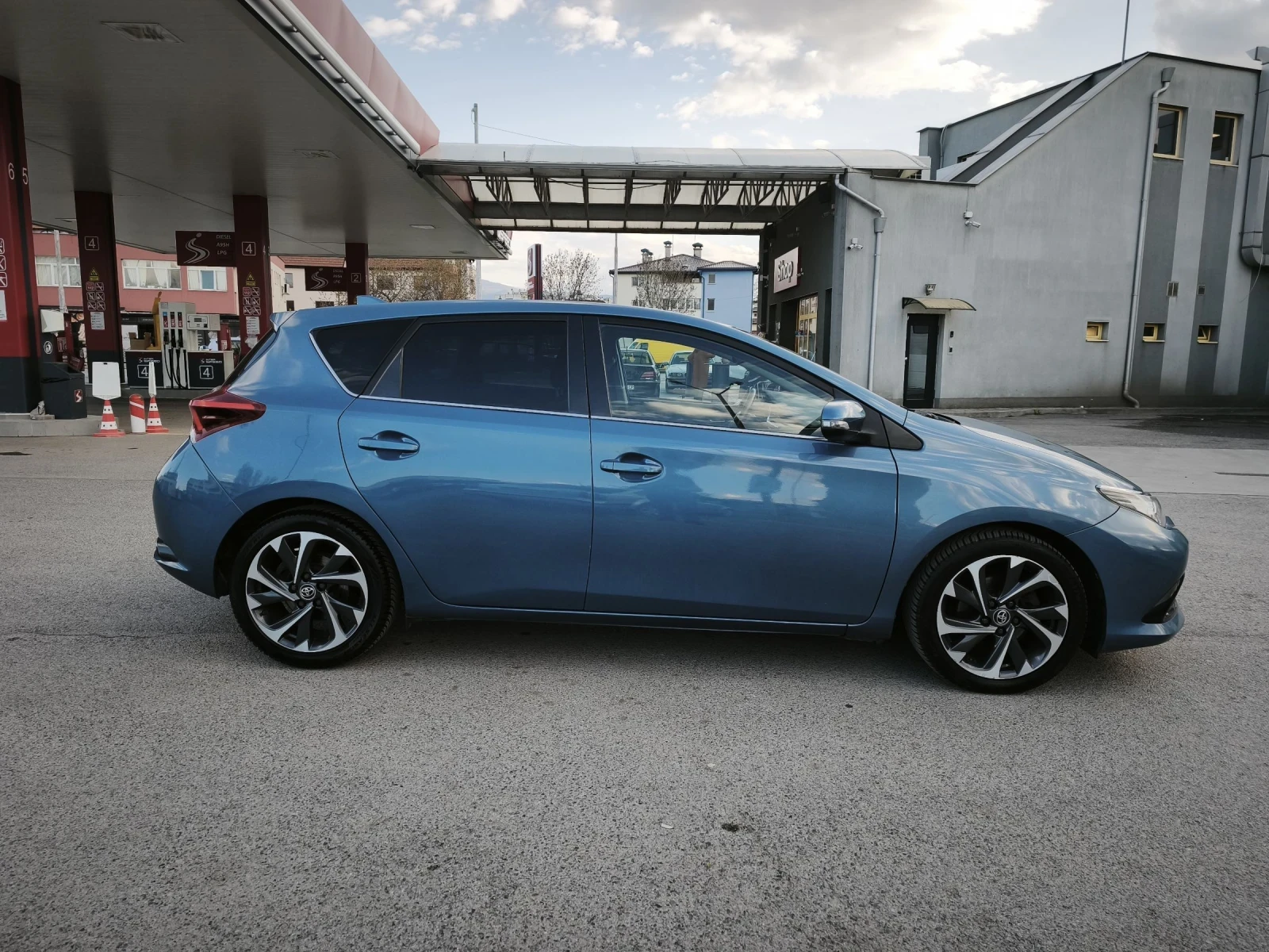 Toyota Auris 1.6 d4d, снимка 5 - Автомобили и джипове - 54230315