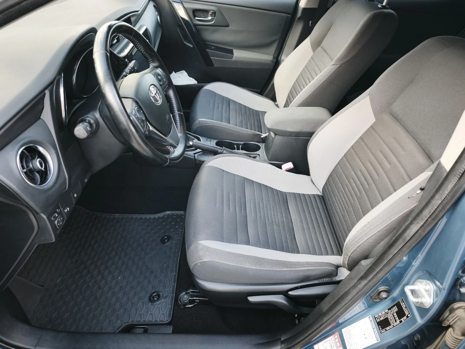 Toyota Auris 1.6 d4d, снимка 12 - Автомобили и джипове - 54230315