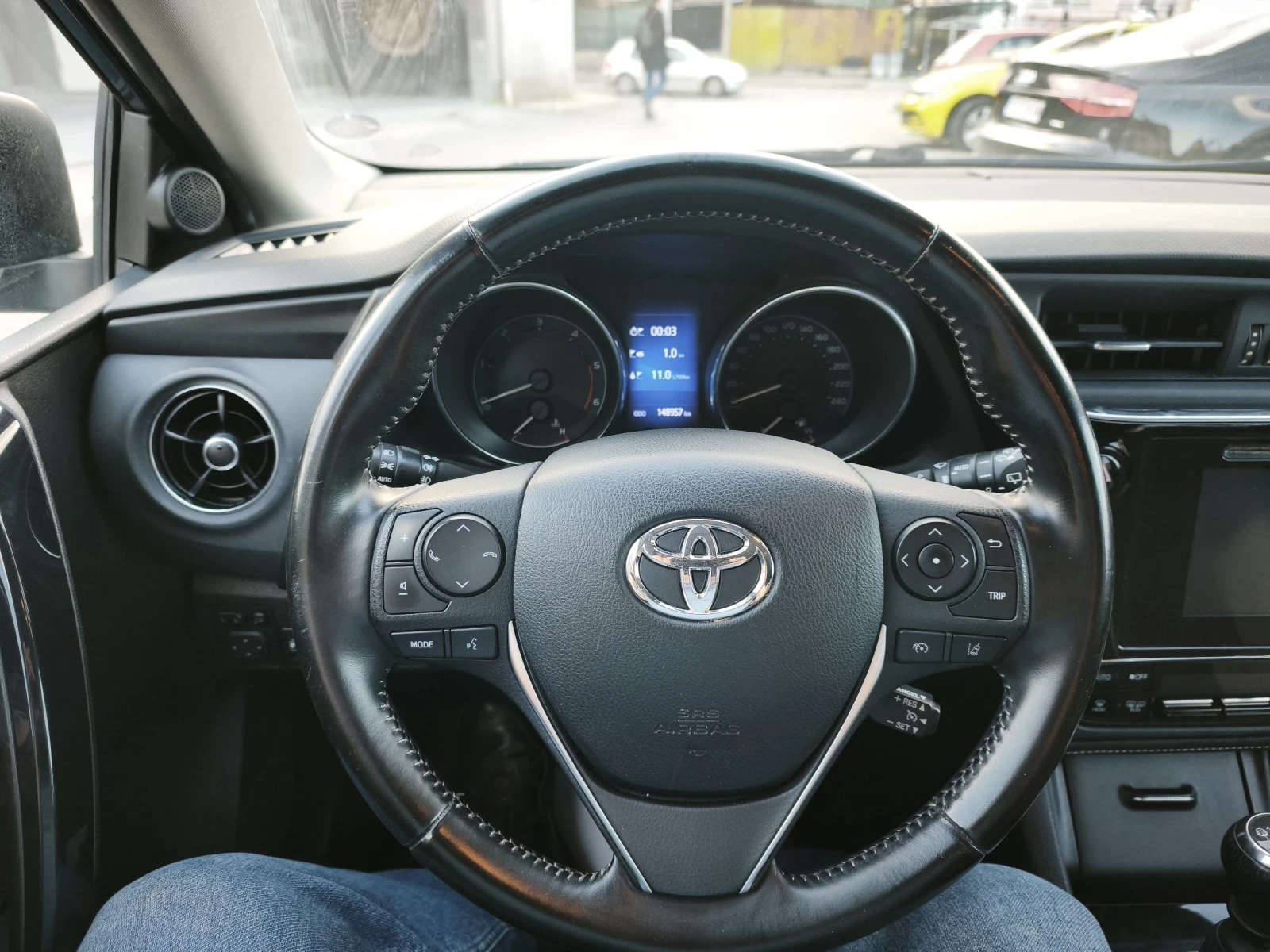 Toyota Auris 1.6 d4d, снимка 10 - Автомобили и джипове - 54230315