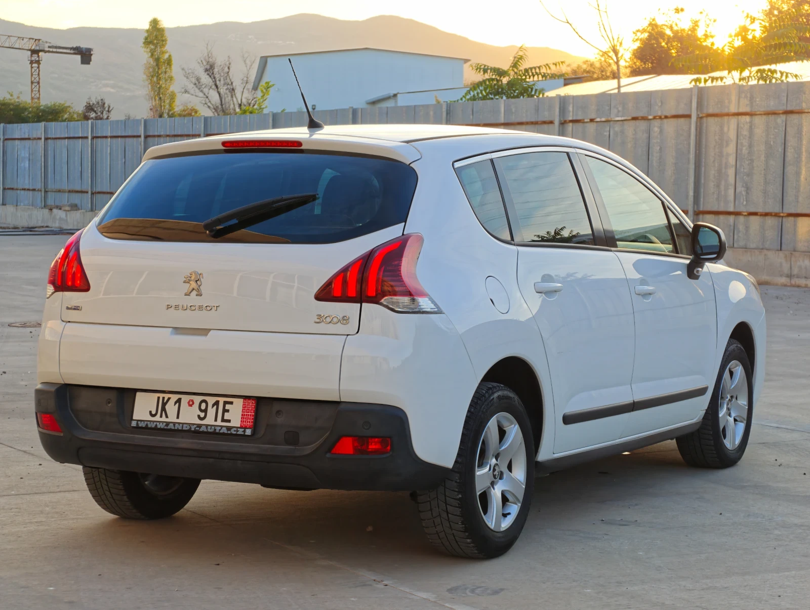 Peugeot 3008 1.6 BlueHDI LED* HeadUp* Navi* Bluethoot* Temp* , снимка 2 - Автомобили и джипове - 56332200