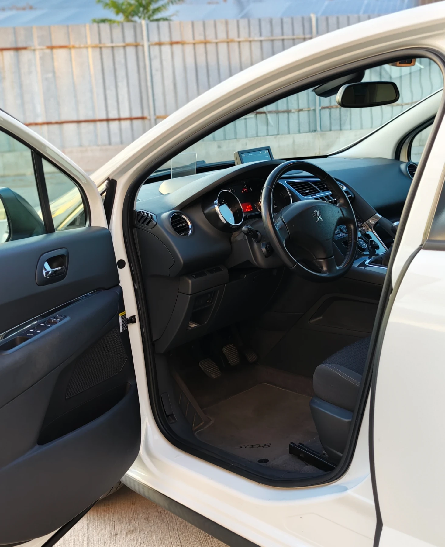 Peugeot 3008 1.6 BlueHDI LED* HeadUp* Navi* Bluethoot* Temp* , снимка 7 - Автомобили и джипове - 56332200