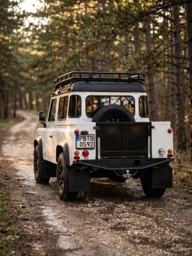 Land Rover Defender 110 Crew Cab Pick Up, снимка 2