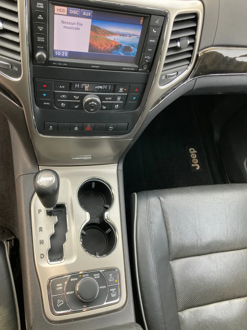 Jeep Grand cherokee 3.0 240 ks Overland, снимка 11 - Автомобили и джипове - 52622719