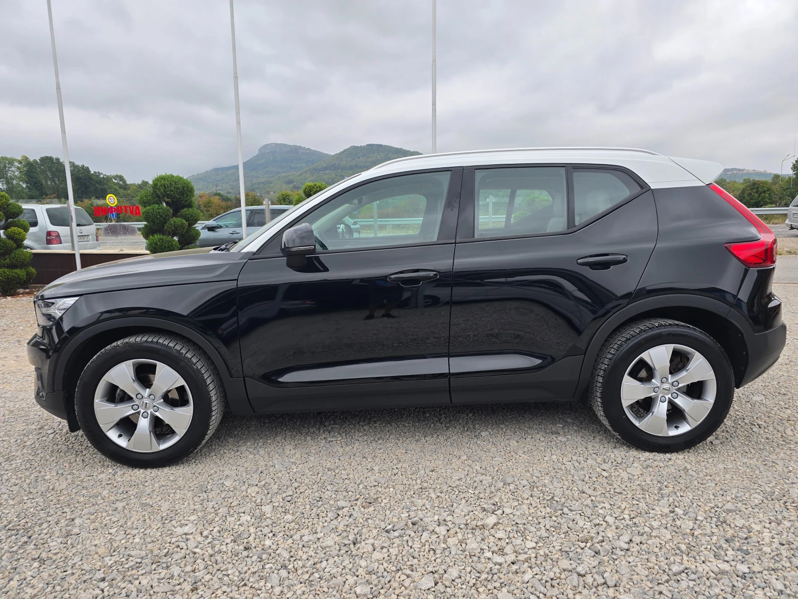 Volvo XC40 2.0D 150КС D3! ! РЕАЛНИ КИЛОМЕТРИ - изображение 2