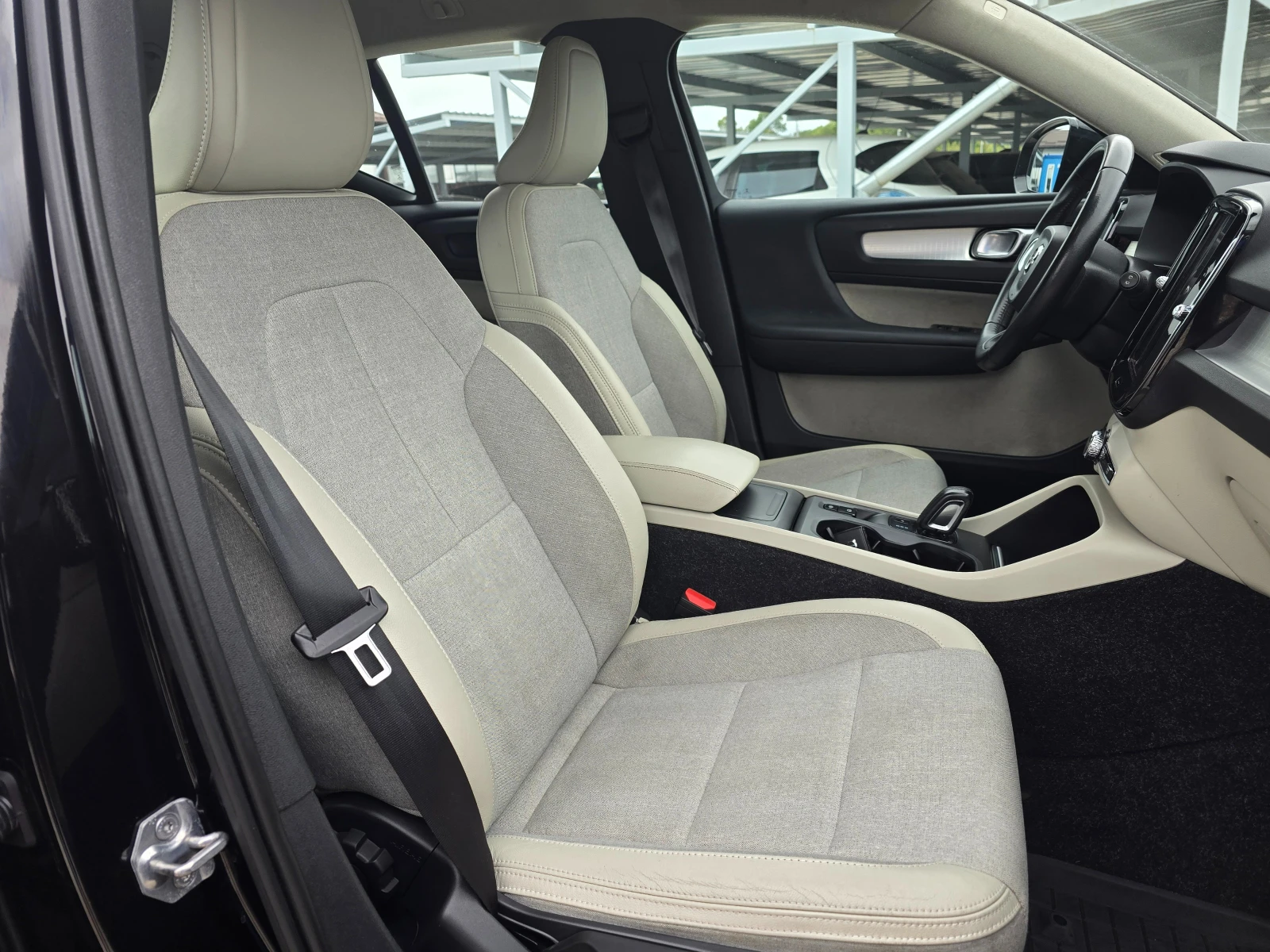 Volvo XC40 2.0D 150КС D3! ! РЕАЛНИ КИЛОМЕТРИ - изображение 10