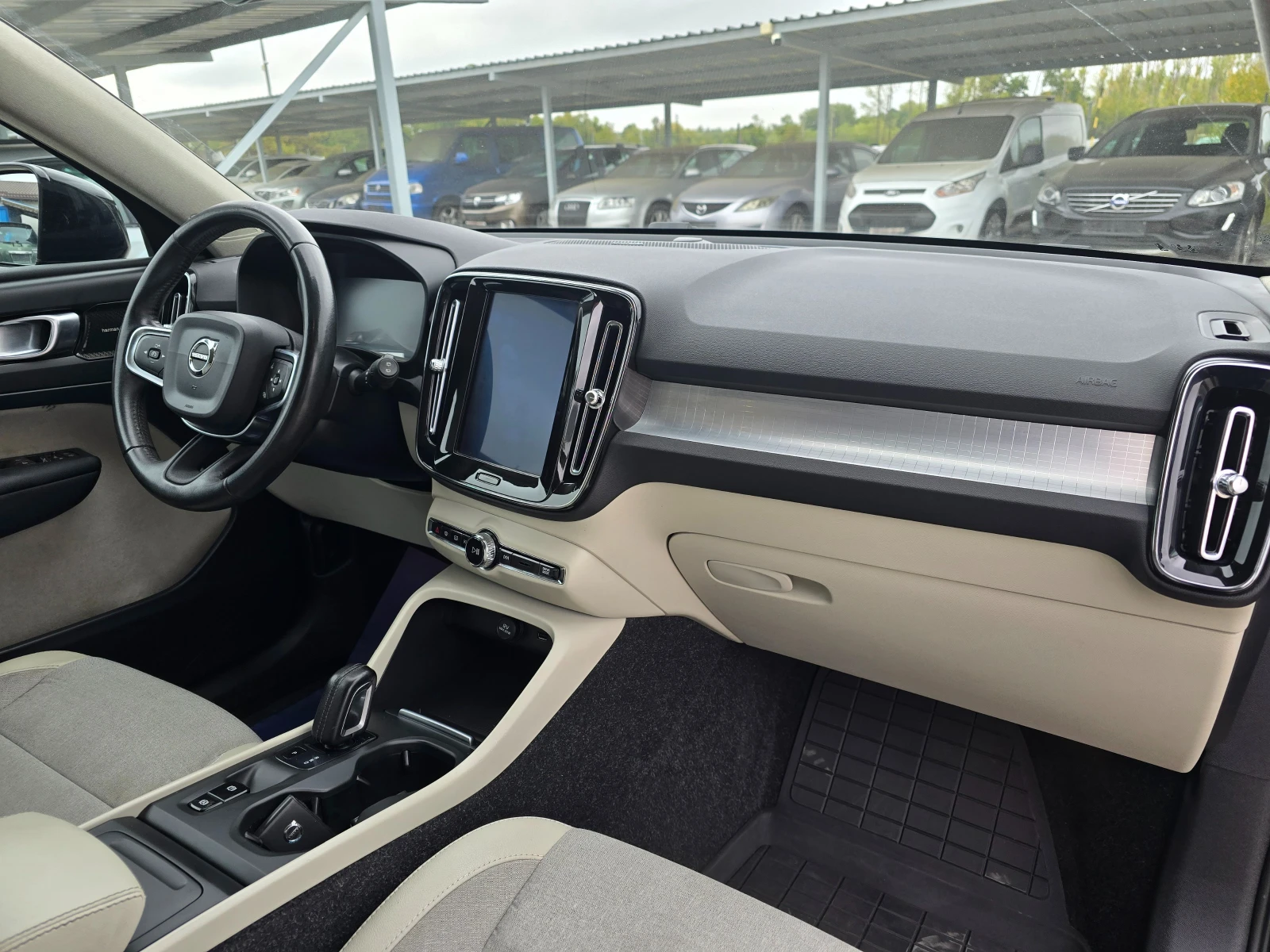 Volvo XC40 2.0D 150КС D3! ! РЕАЛНИ КИЛОМЕТРИ - изображение 9