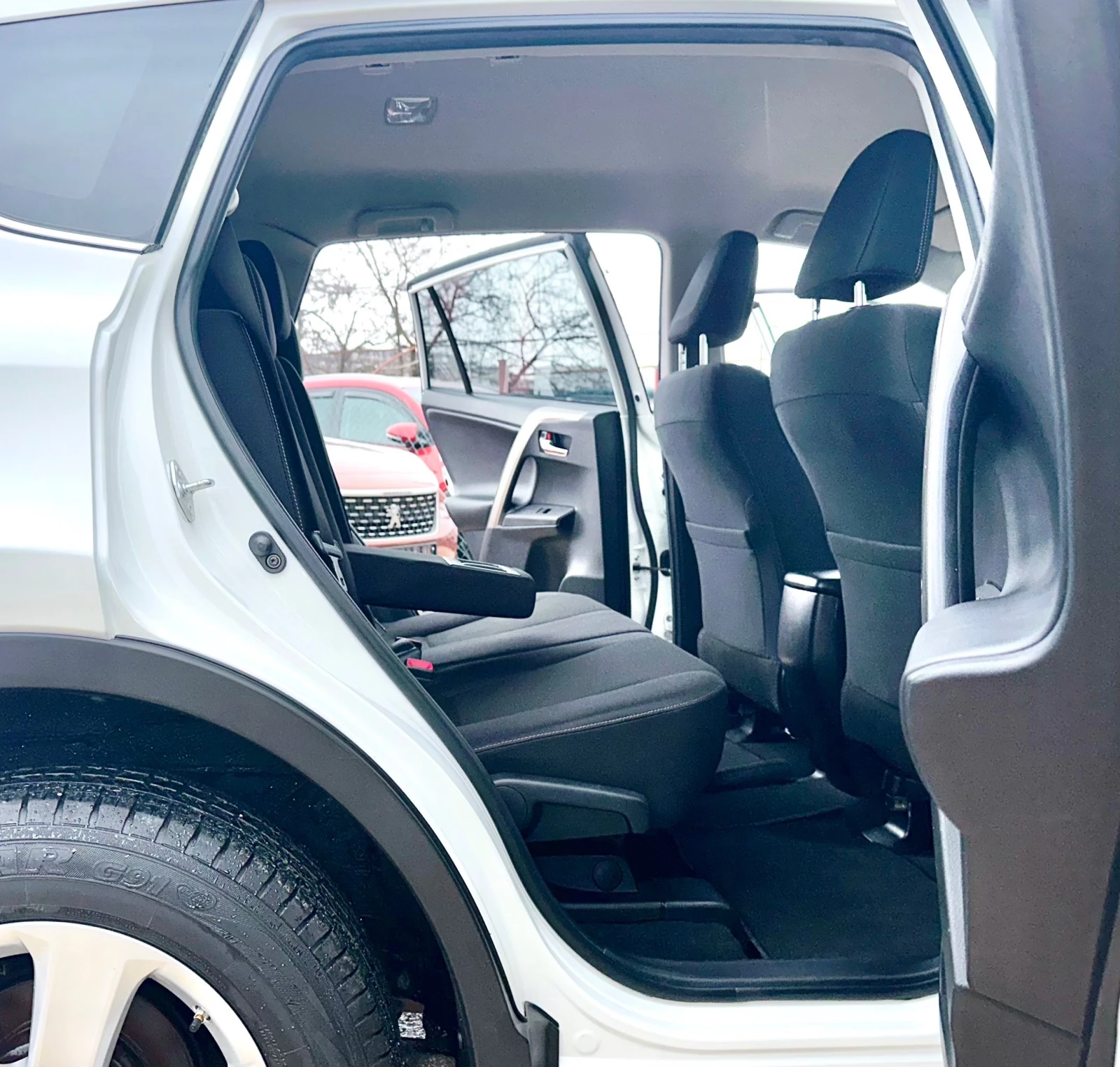 Toyota Rav4 2.0VVT-I 152HP AWD NAVI CAMERA | Mobile.bg � ����������� 12
