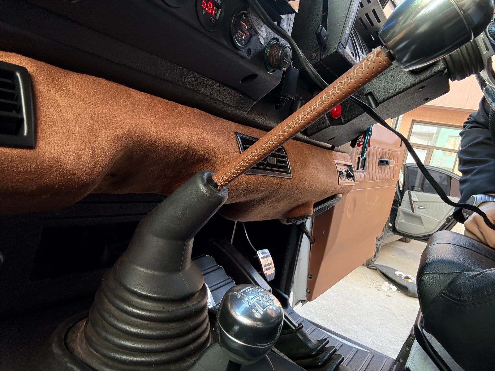 Land Rover Defender 110 Crew Cab Pick Up, снимка 17 - Автомобили и джипове - 54277459