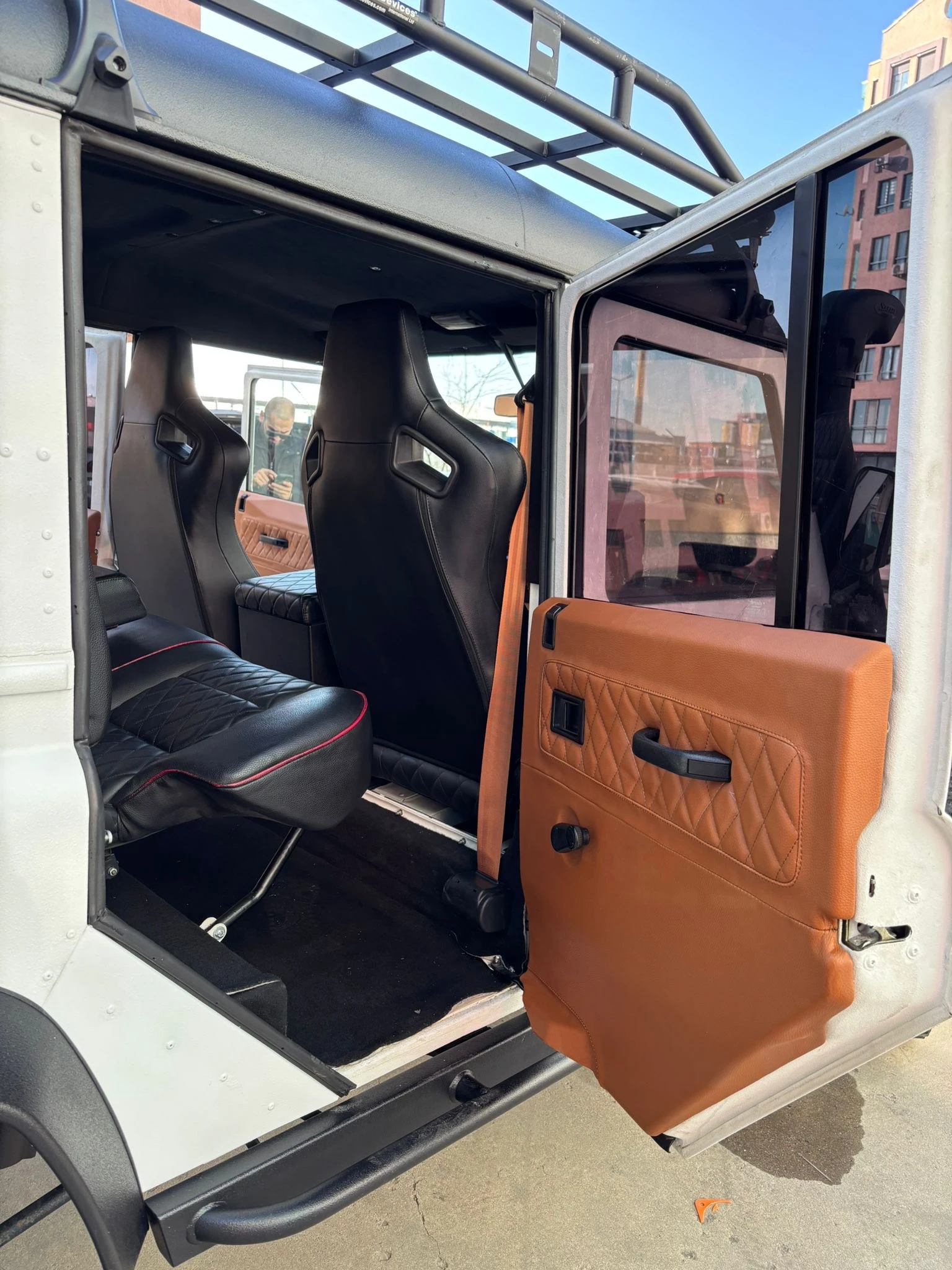 Land Rover Defender 110 Crew Cab Pick Up, снимка 13 - Автомобили и джипове - 54277459