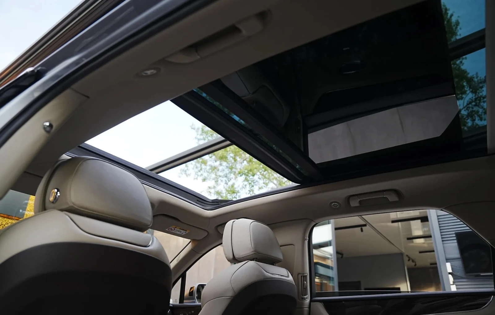 Bentley Bentayga 4.0 V8 AWD, снимка 9 - Автомобили и джипове - 54613230