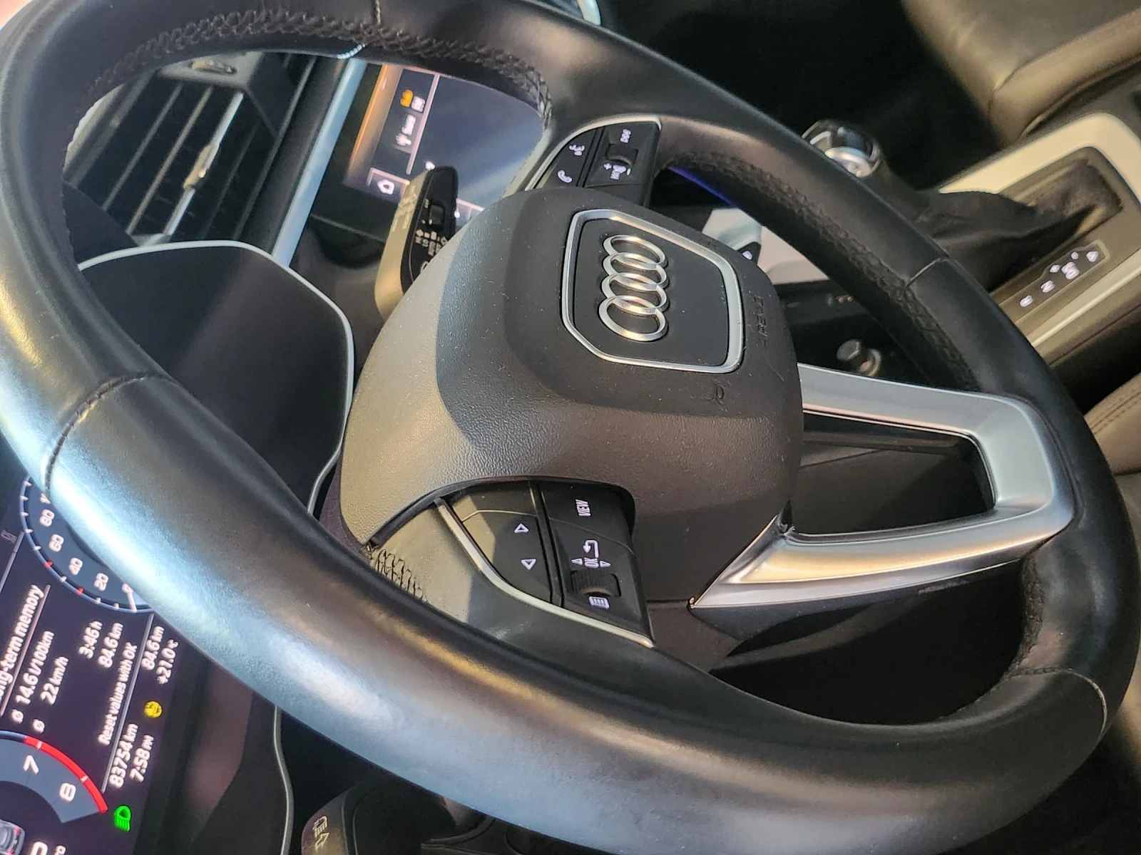 Audi Q3 2.0TFSI 231кс, снимка 11 - Автомобили и джипове - 56060515