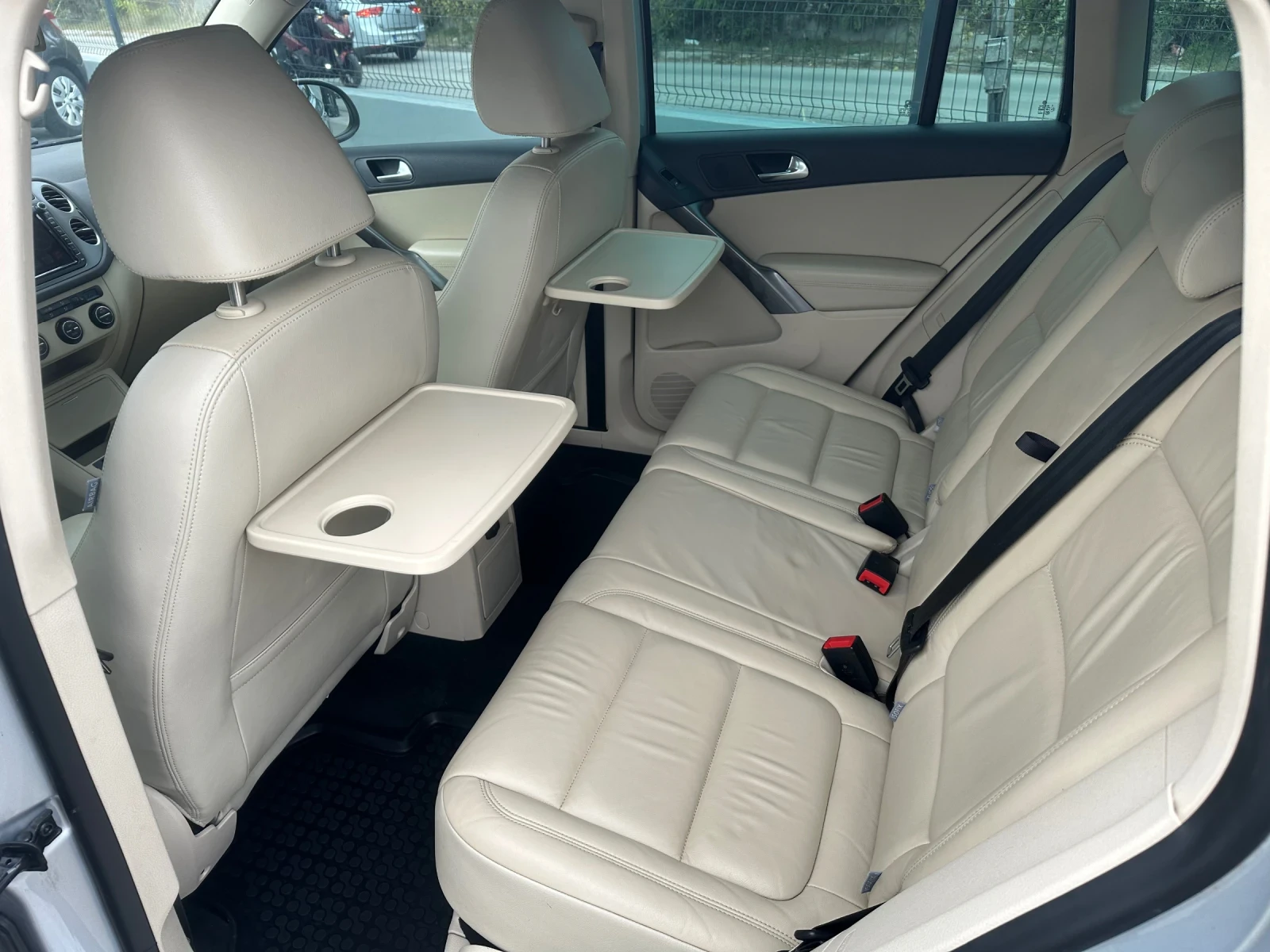 VW Tiguan 4x4, снимка 10 - Автомобили и джипове - 56525210