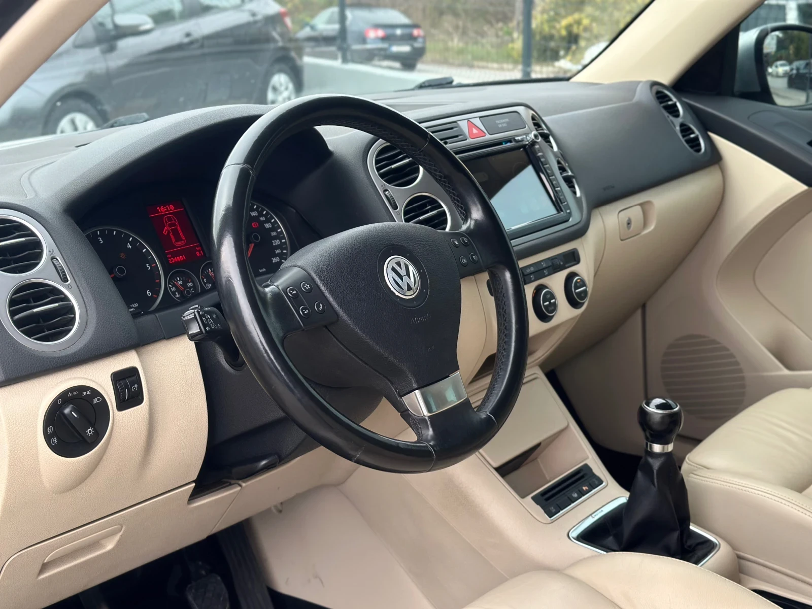 VW Tiguan 4x4, снимка 5 - Автомобили и джипове - 56525210