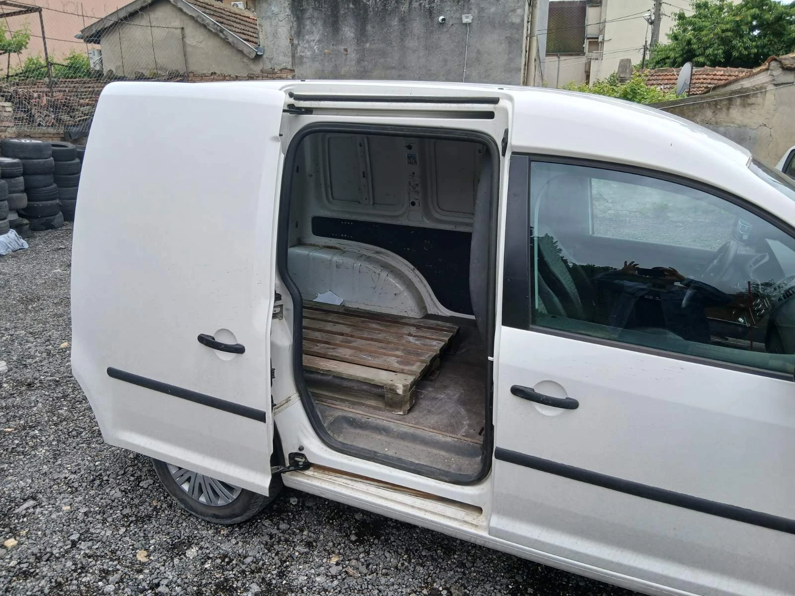 VW Caddy 1.6 -  102hp, снимка 9 - Бусове и автобуси - 54746535