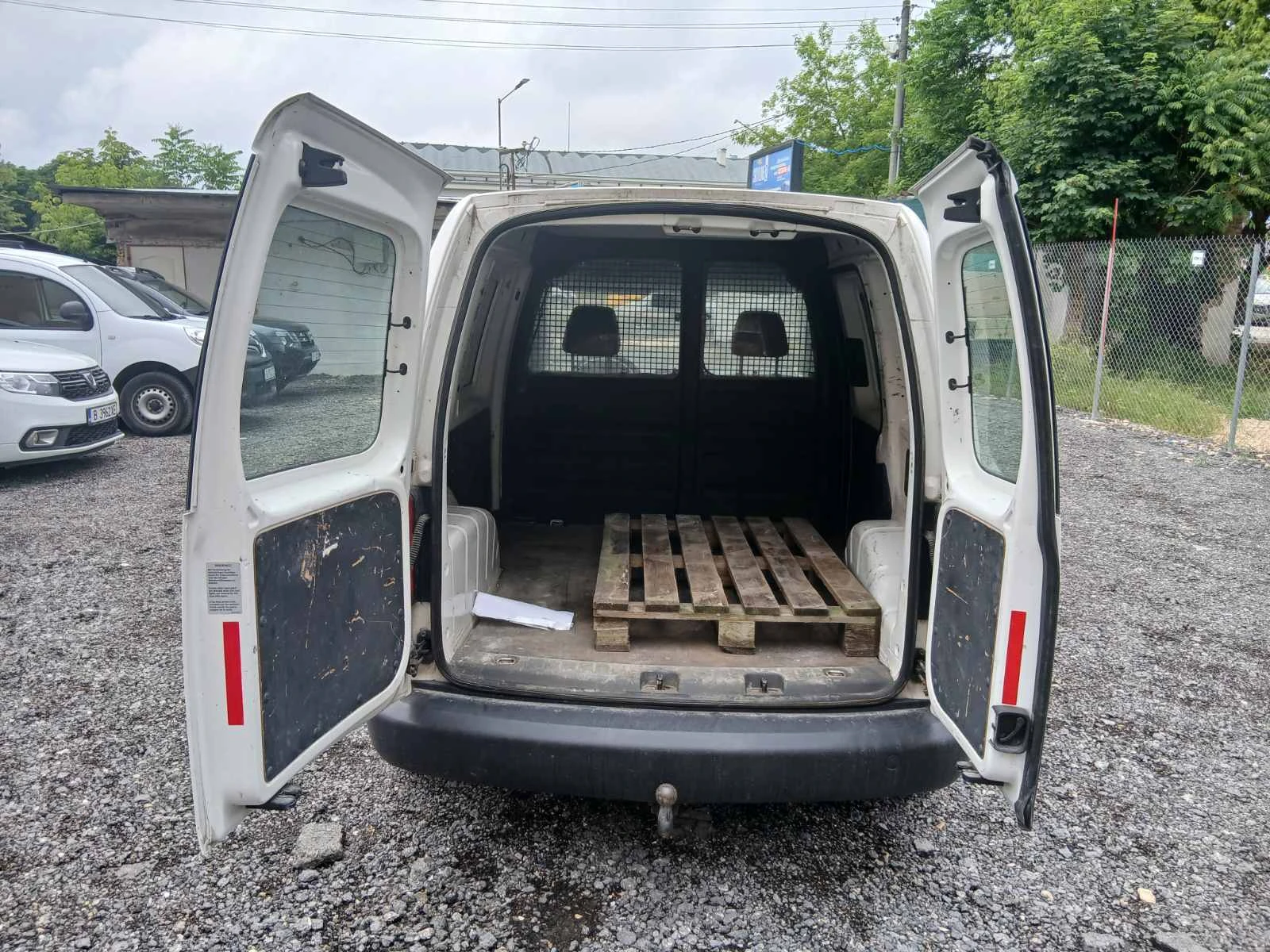 VW Caddy 1.6 -  102hp, снимка 10 - Бусове и автобуси - 54746535