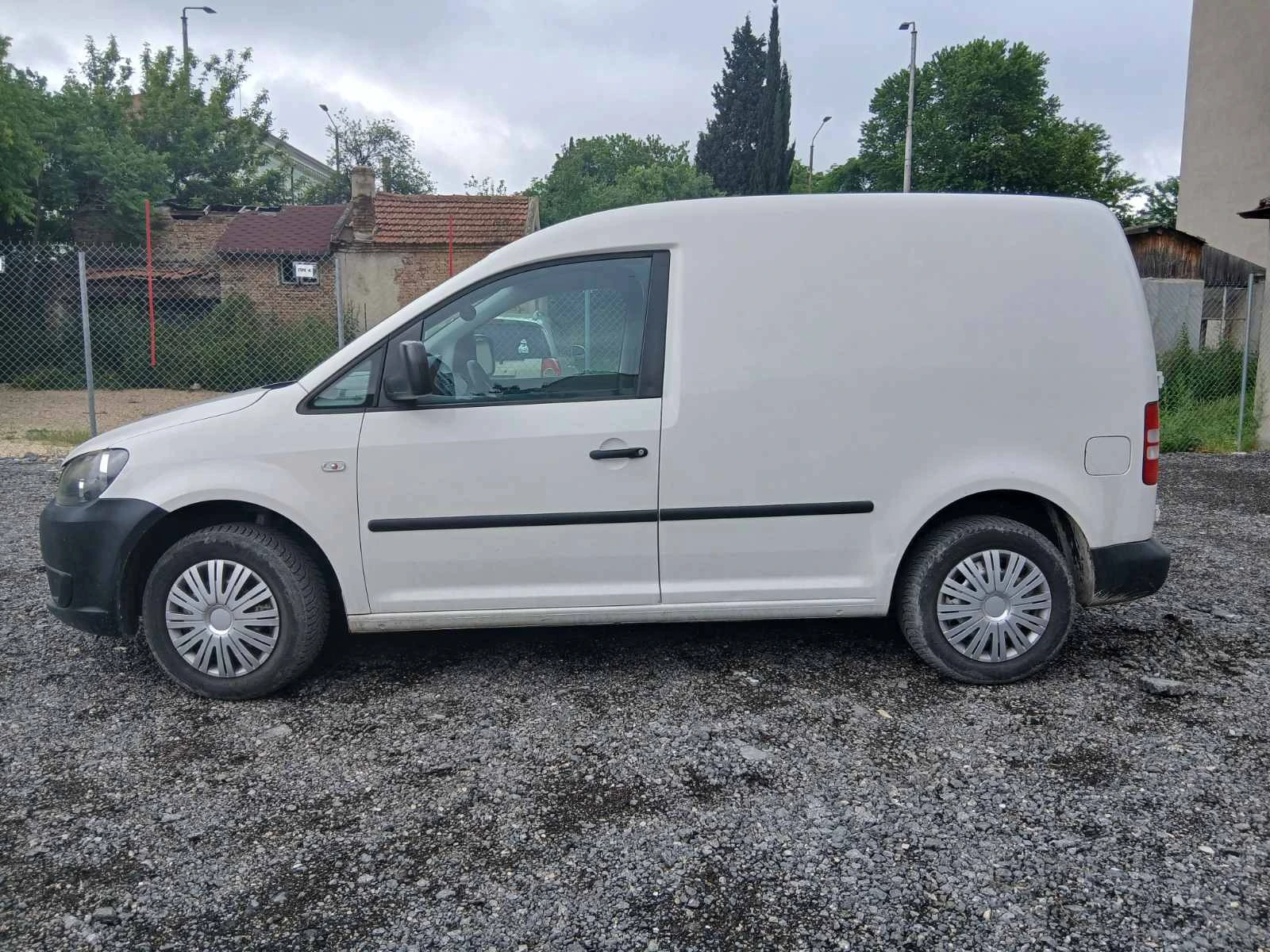 VW Caddy 1.6 -  102hp, снимка 8 - Бусове и автобуси - 54746535