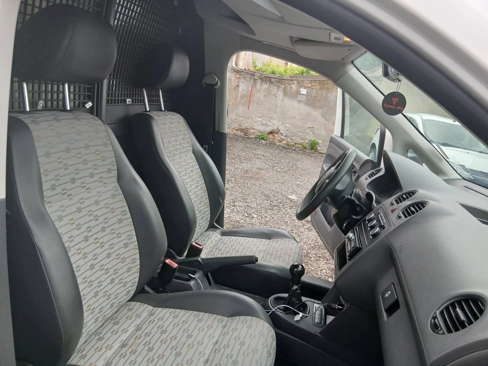 VW Caddy 1.6 -  102hp, снимка 13 - Бусове и автобуси - 54746535
