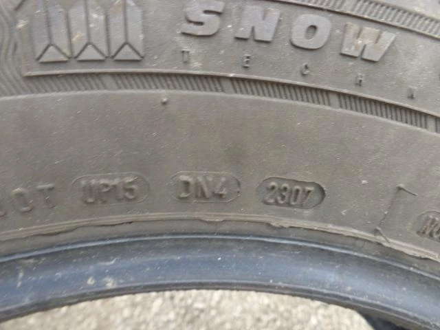 Гуми Зимни 245/65R17, снимка 3 - Гуми и джанти - 21456412