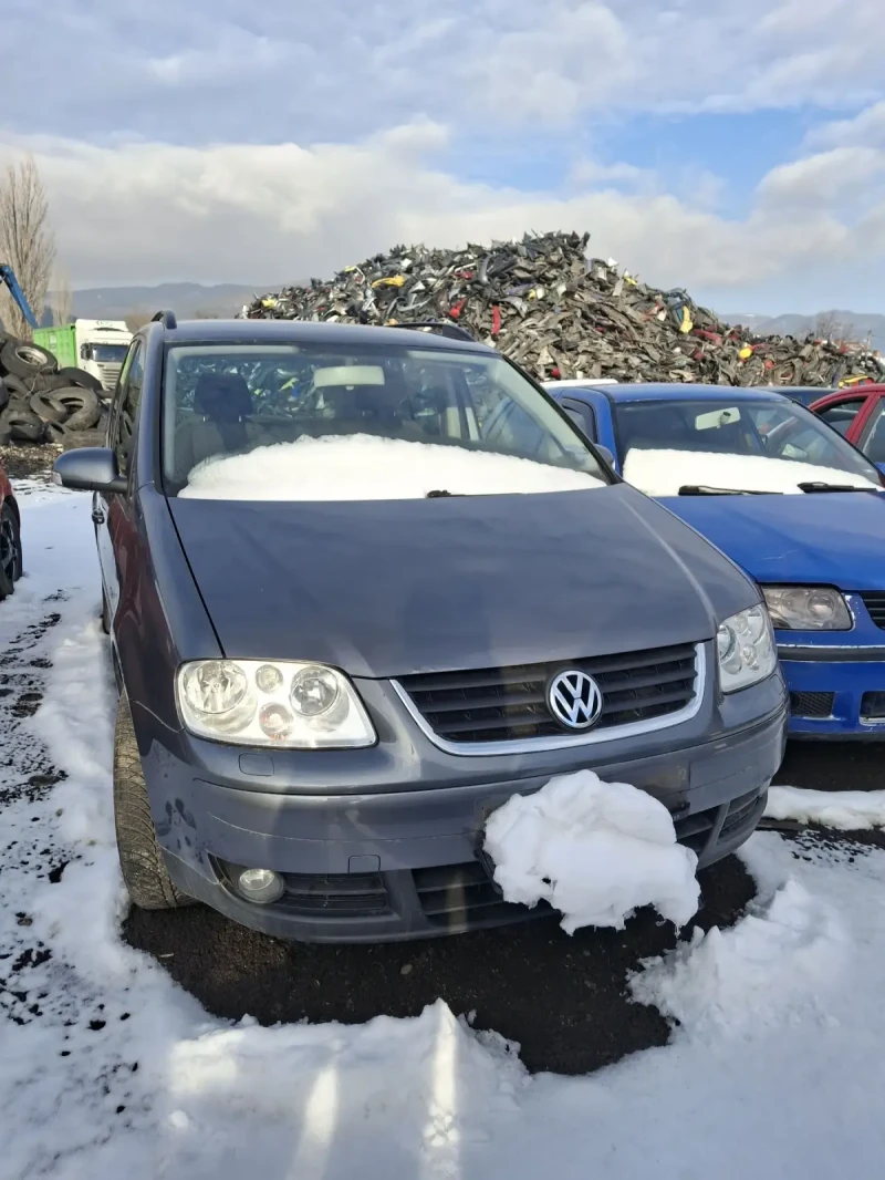 VW Touran, снимка 2 - Автомобили и джипове - 48705538