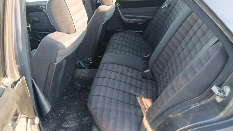 Mercedes-Benz 190 2.0 122кс ГАЗ !!!ЦЯЛ ЗА ЧАСТИ!!!, снимка 8 - Автомобили и джипове - 53134577