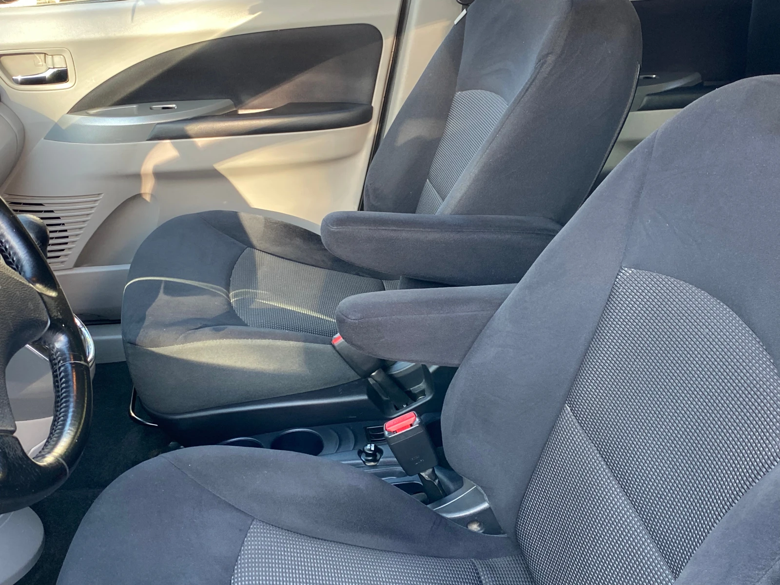 Mitsubishi Grandis 2.0 DI-D - изображение 10