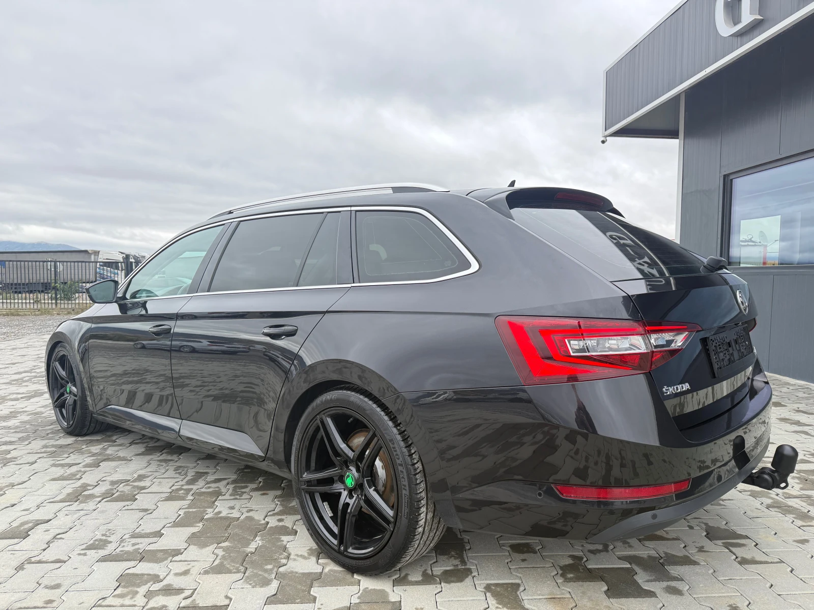 Skoda Superb 2.0 tdi 190 ks Собствен лизинг !!! - изображение 7