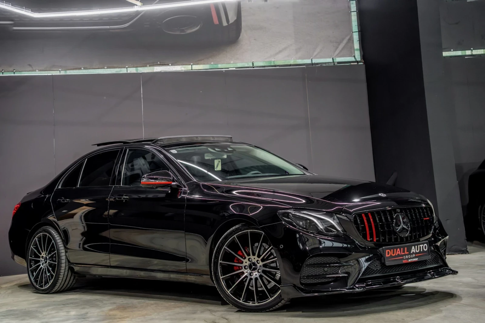 Mercedes-Benz E 220 AMG LINE / DISTRONIC / PANORAMA / HUD / 9G /360CAM - изображение 3